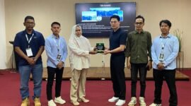 Tim PT Bio Inti Agrindo bersama tim fasilitator Klikhijau dalam rangkaian Organic Insight Field Trip di Makassar. (Foto: Ist)