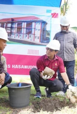 Rektor Unhas Letakkan Batu Pertama Asrama Mahasiswa dan Dosen di Selayar