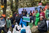 Aksi 'Gila' Ratusan Relawan Sulap Pos 8 Bawakaraeng Jadi Lebih ASRI. (Foto: Ist)