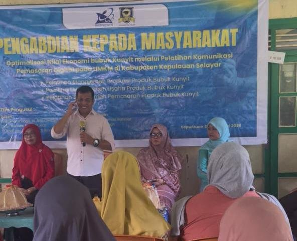 Tim PKM Universitas Fajar Latih Pelaku UMKM dan Petani di Kepulauan Selayar Membuka Gerbang Pasar Digital melalui Optimalisasi Nilai Ekonomi Bubuk Kunyit melalui Pelatihan Komunikasi Pemasaran Digital pada UMKM di Kabupaten Selayar (Foto:Ist)
