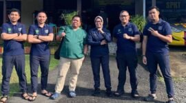 Foto : dr. Denny Mathius bersama Tim Biddokkes Polda Sulsel. (dok. Istimewa)