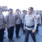 Kapolda Sulsel Irjen. Pol. Djuhandhani Rahardjo Puro mengecek pasukan saat apel persiapan pasukan di Flyover Makassar. Foto : Mawan/temukata.com