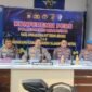 Kapolrestabes Makassar, Kombes POl Arya Perdana melakukan konferensi pers di Halaman Polrestabe Makassar, Kamis (8/10/2026). Foto : temukata.com